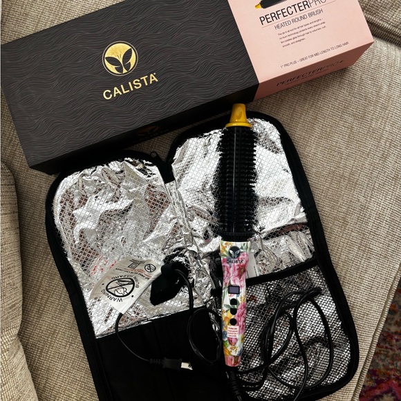LIKE NEW Calista Heated Round Brush with Colorful Handle and Carry Case - Picture 1 of 2